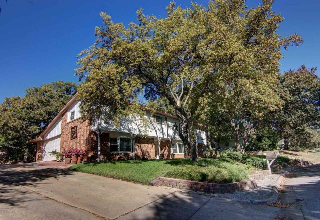 1202 Tanglewood Trl - Photo 2 of 19