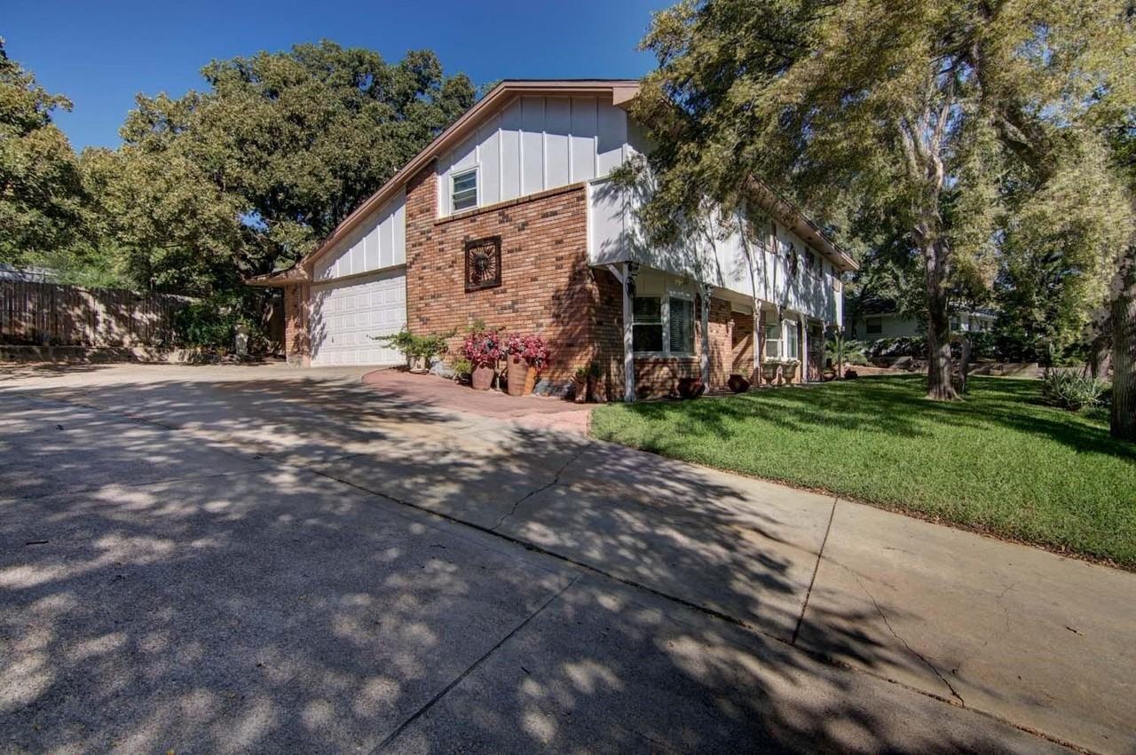 1202 Tanglewood Trl - Photo 3 of 19