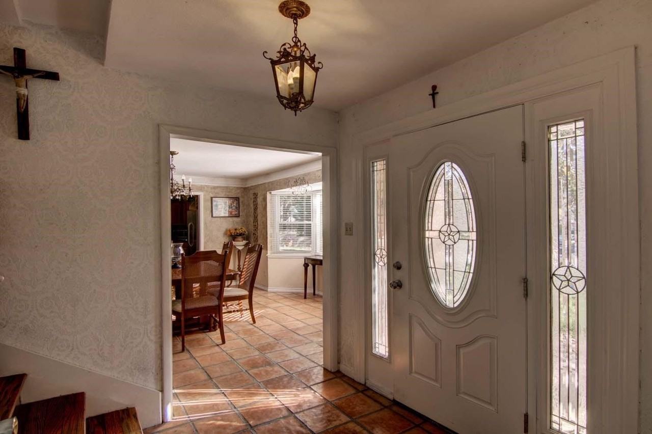 1202 Tanglewood Trl - Photo 4 of 19