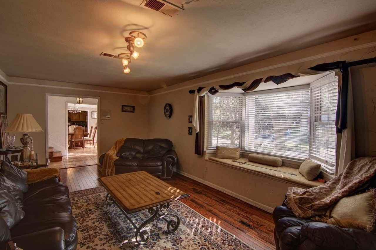 1202 Tanglewood Trl - Photo 7 of 19