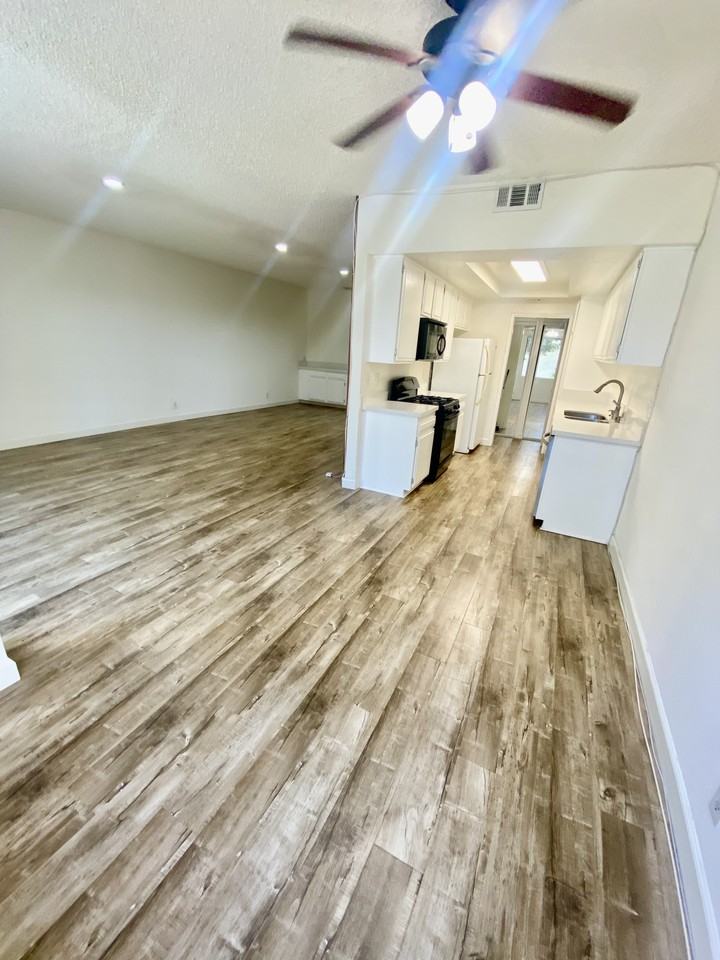 14411 Riverside Drive #10 - Photo 2 of 9