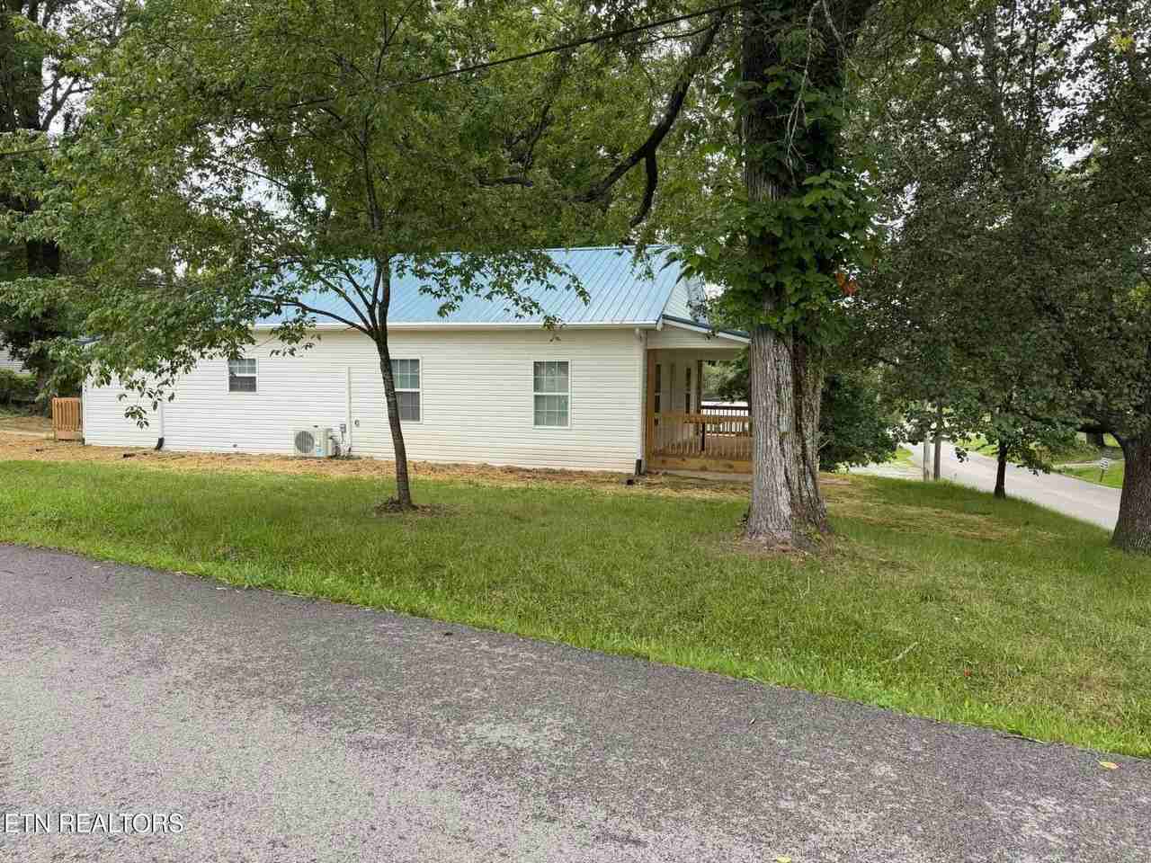 146 Roberts St - Photo 2 of 14