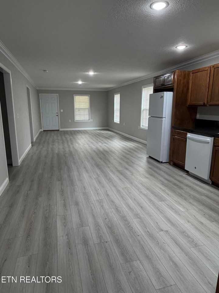 146 Roberts St - Photo 5 of 14