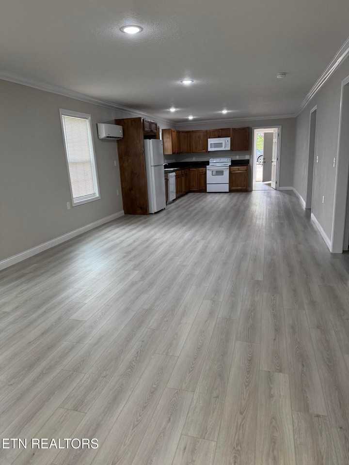 146 Roberts St - Photo 6 of 14
