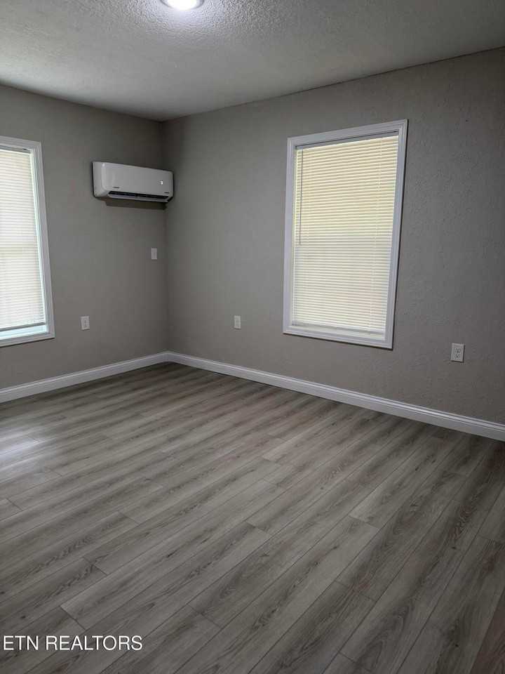 146 Roberts St - Photo 7 of 14