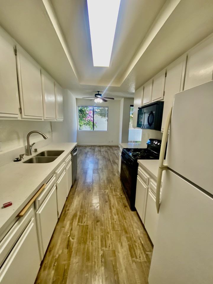 14411 Riverside Drive #10 - Photo 7 of 9