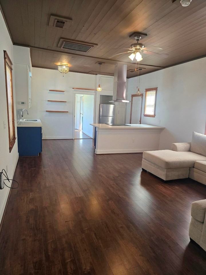 4124 Avenue M 1/2 - Photo 7 of 22