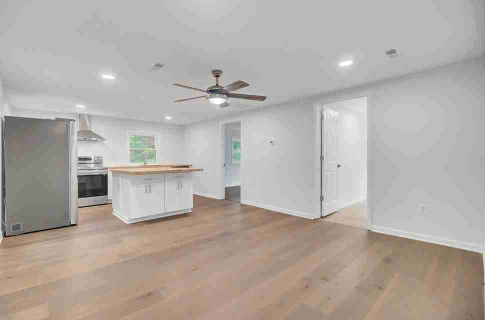 1822 Black Tom Rd - Photo 5 of 12