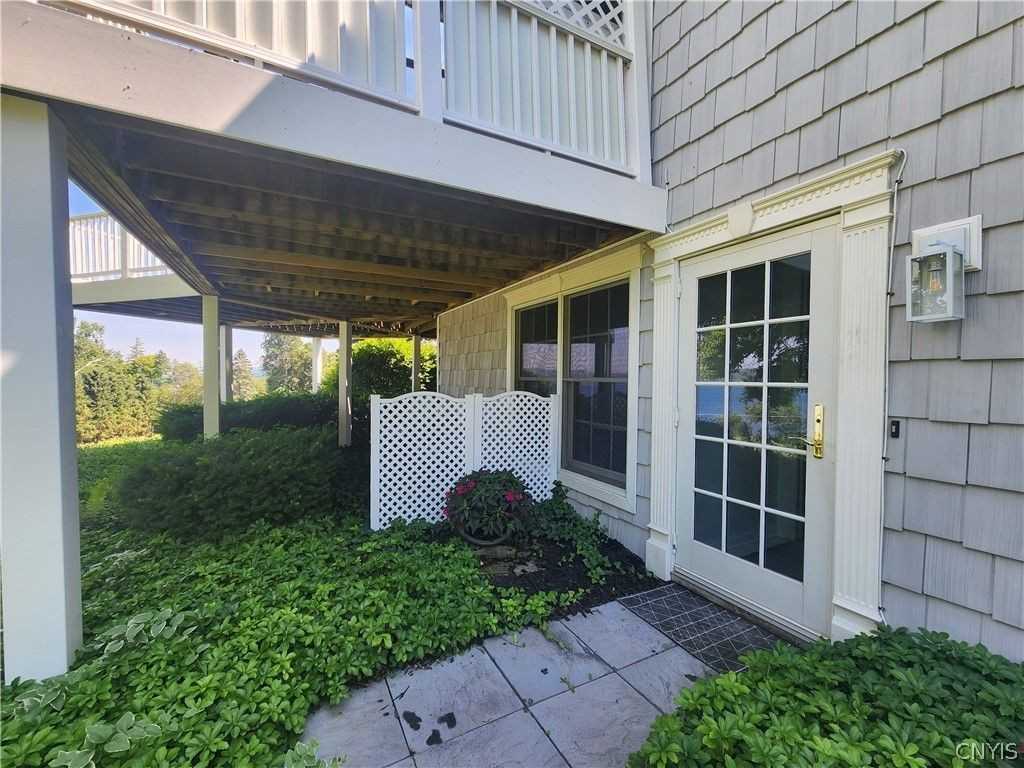 2139 Terrace Ln S - Photo 4 of 45