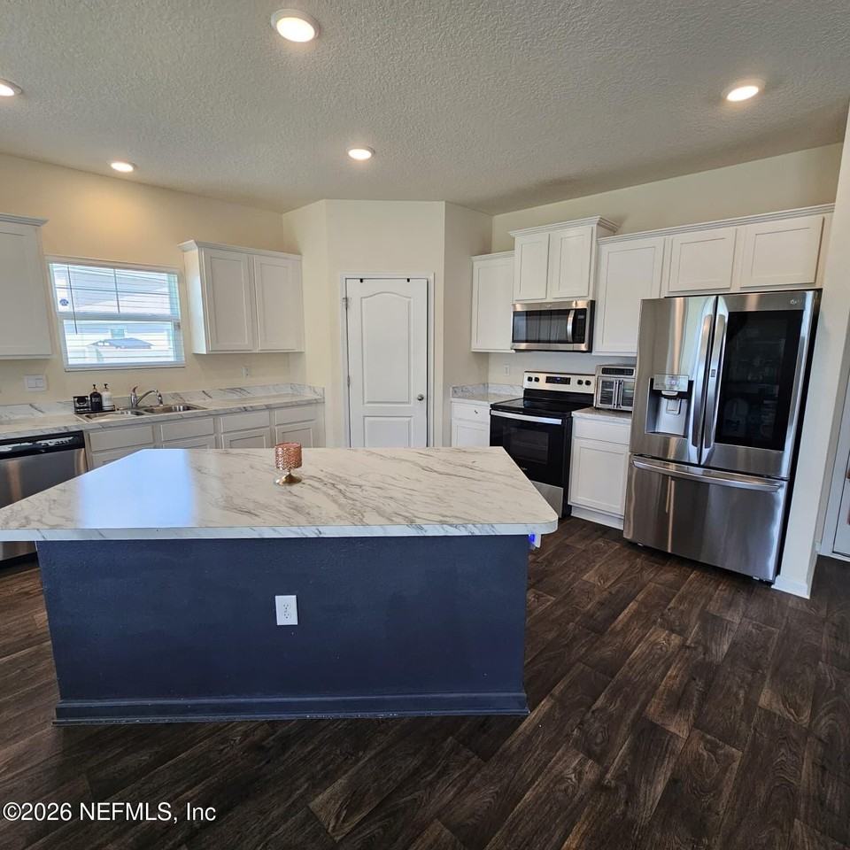 2144 Province St - Photo 3 of 26