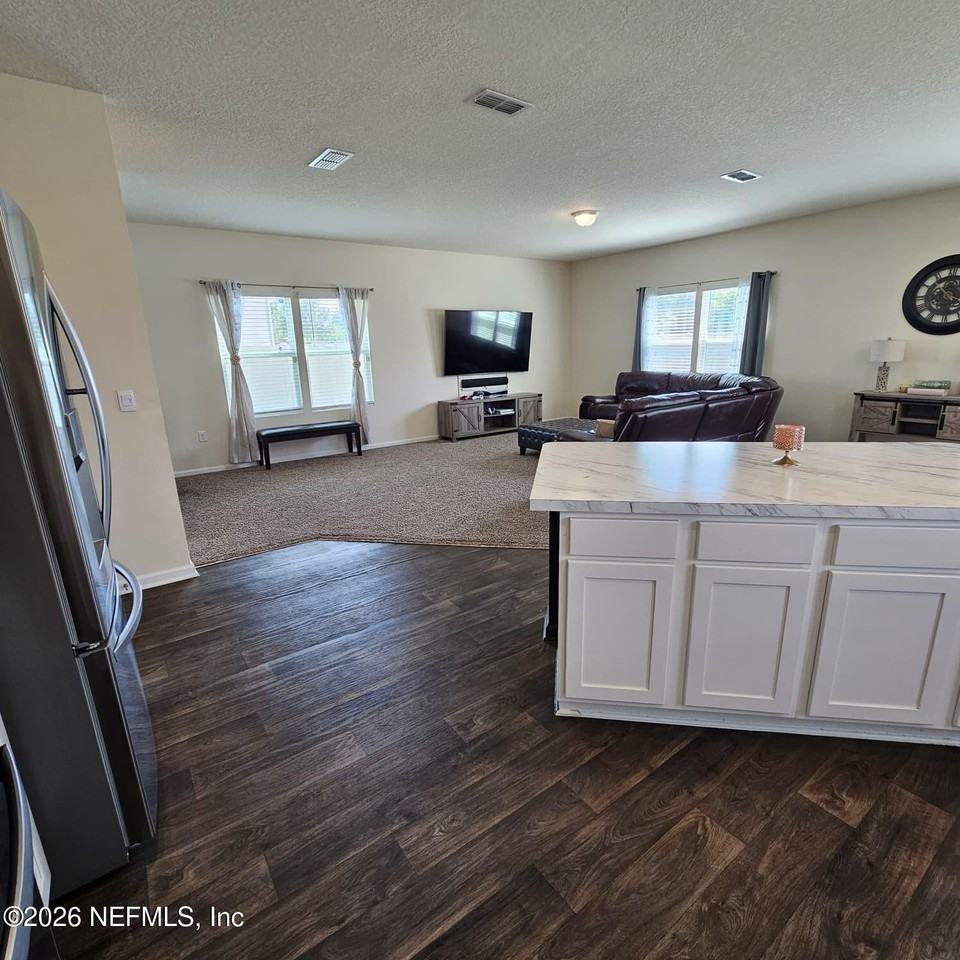 2144 Province St - Photo 7 of 26
