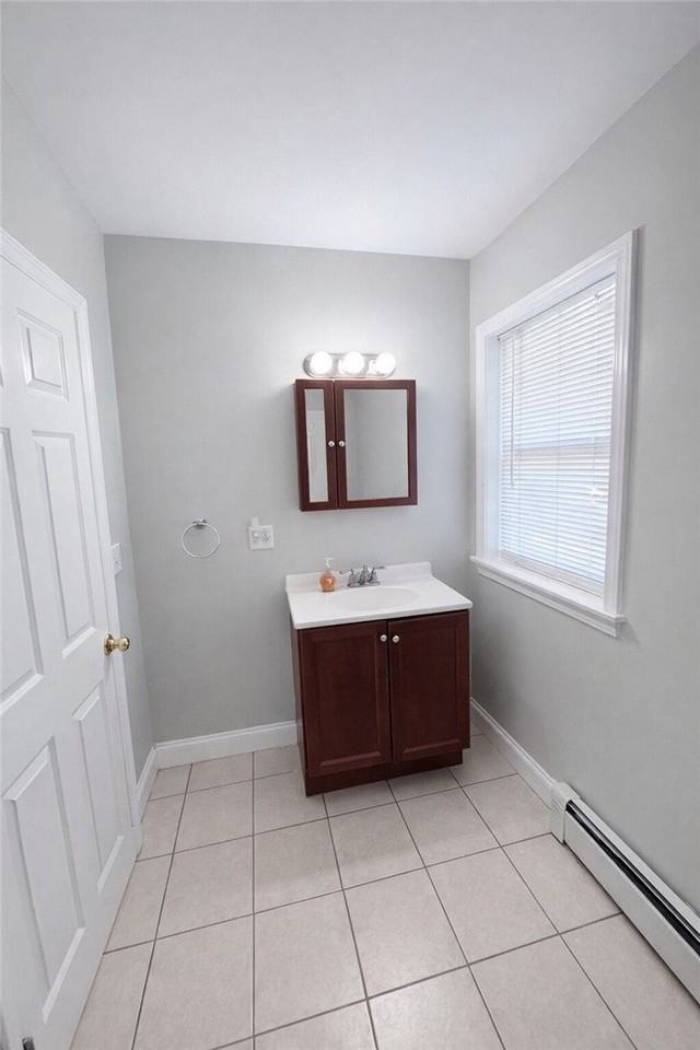 215 State St - Photo 5 of 9