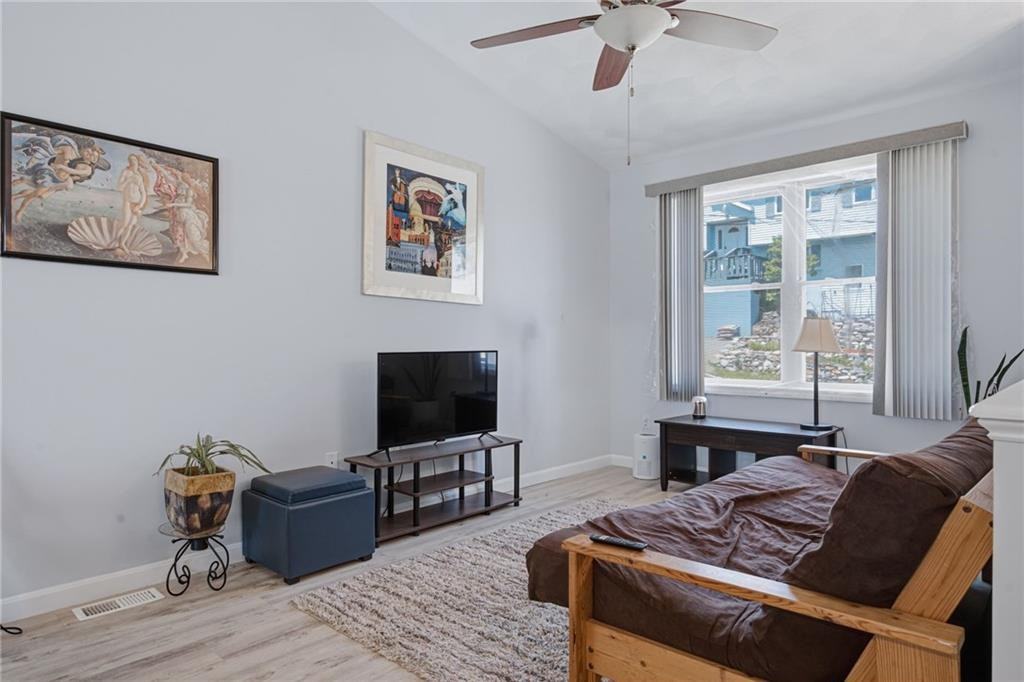 85 Smart St - Photo 7 of 35