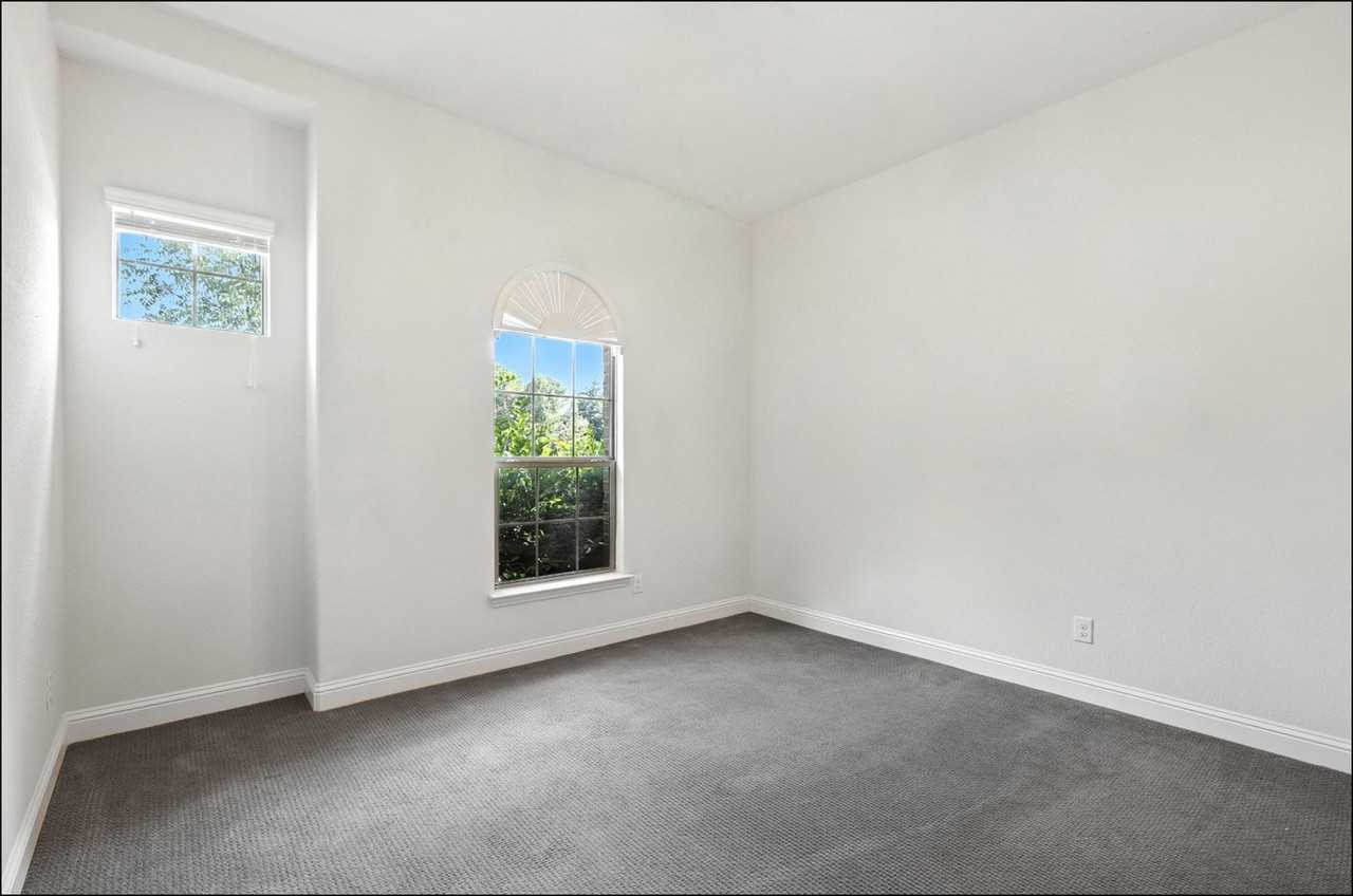 1733 Adalina Dr - Photo 4 of 35