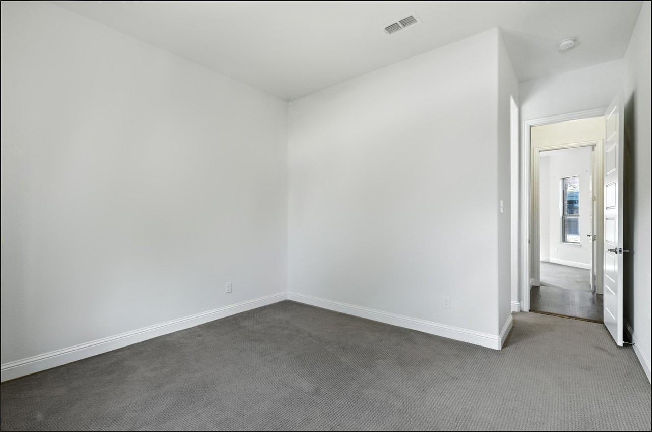 1733 Adalina Dr - Photo 5 of 35