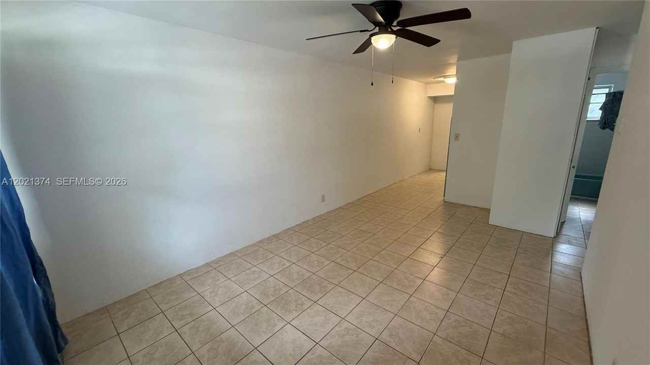 4940 Southwest 28th Terrace - Photo 2 of 10
