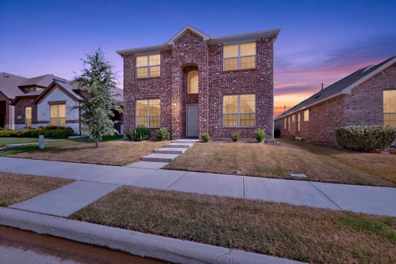 2285 Obsidian Dr - Photo 2 of 33