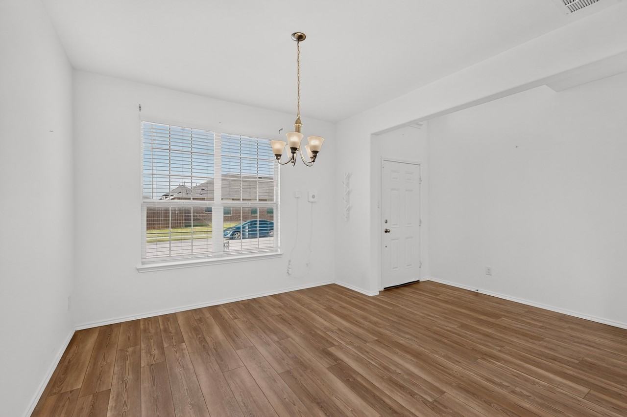 2285 Obsidian Dr - Photo 4 of 33