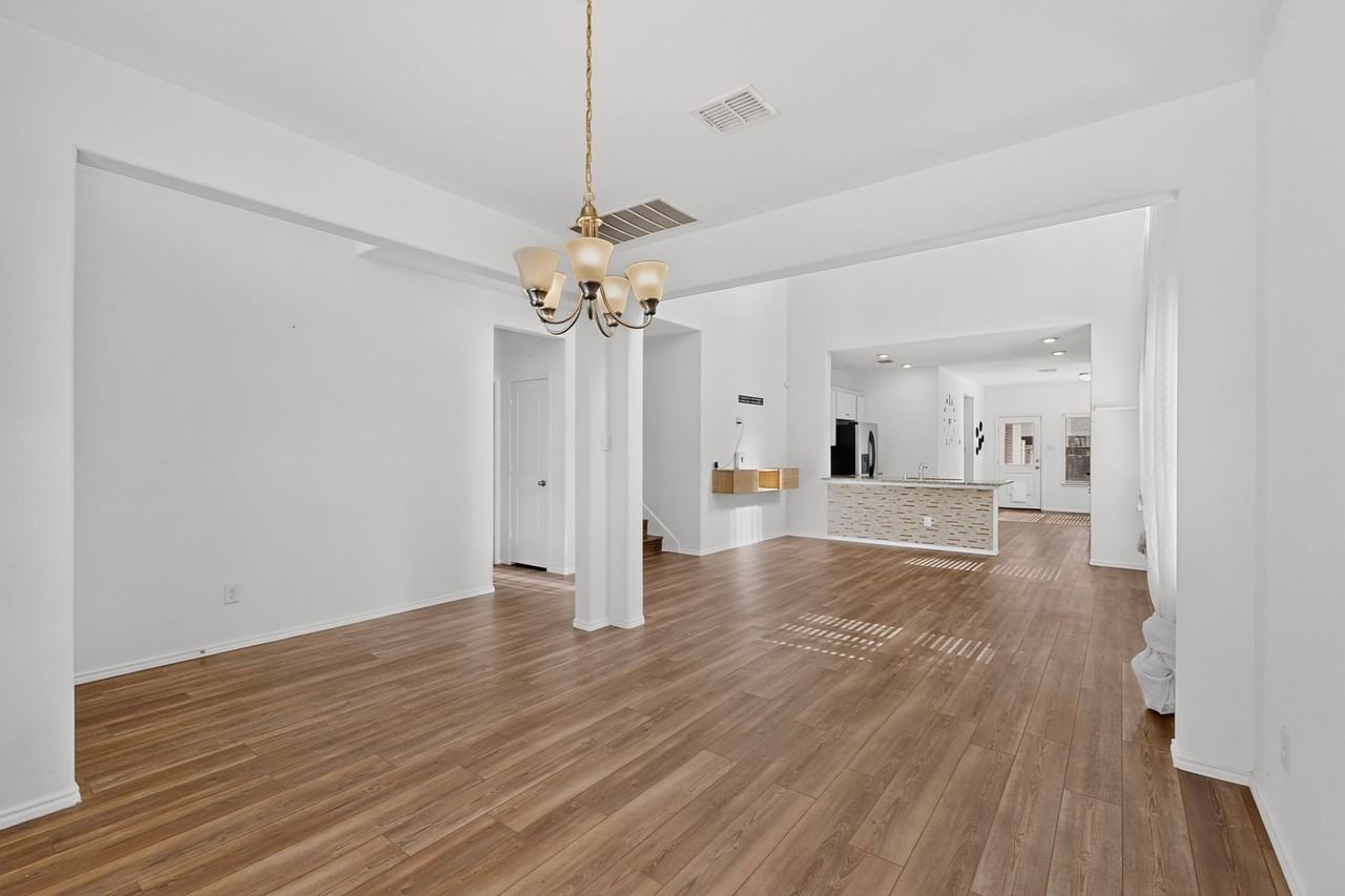 2285 Obsidian Dr - Photo 5 of 33