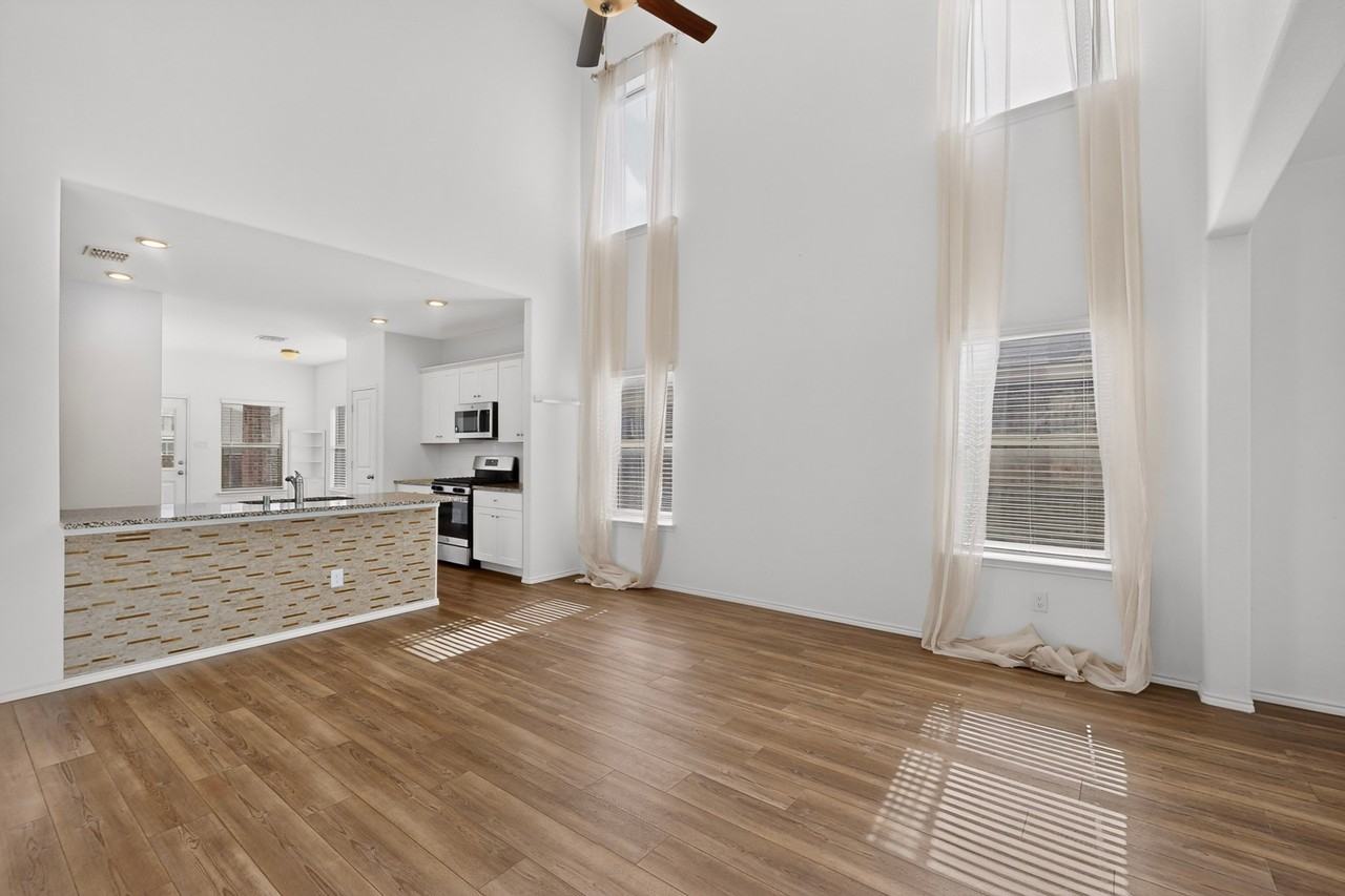 2285 Obsidian Dr - Photo 6 of 33