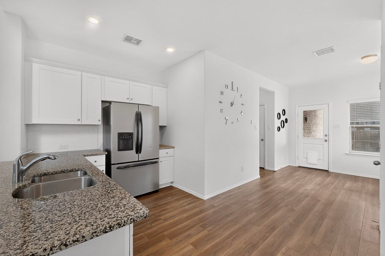 2285 Obsidian Dr - Photo 7 of 33