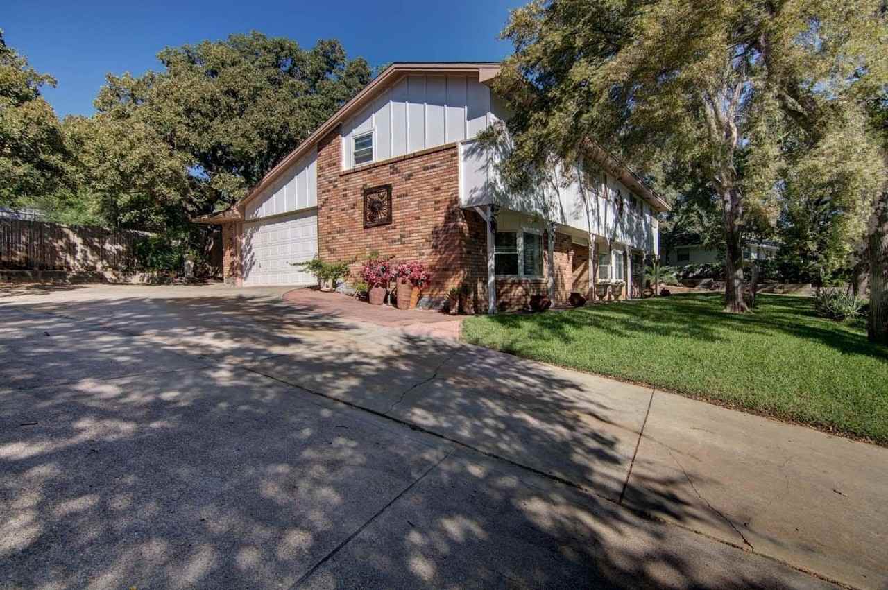 1202 Tanglewood Trl - Photo 3 of 19