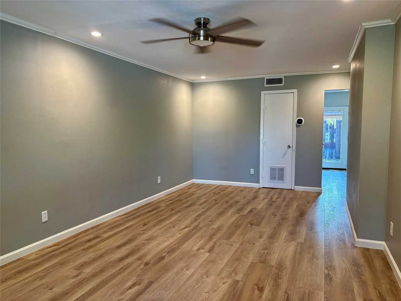 10704 Pagewood Dr #34 - Photo 3 of 24