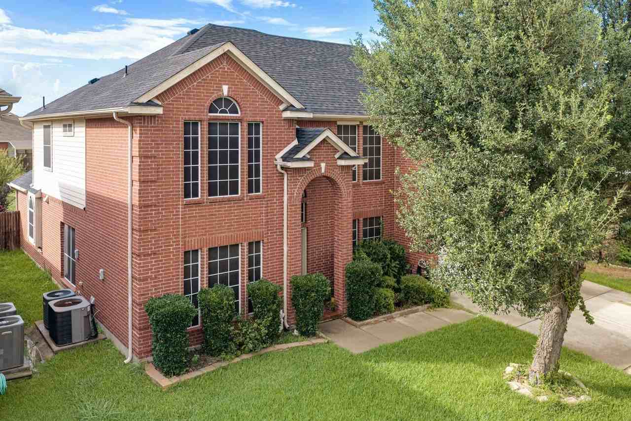 5912 Saddleridge Ct - Photo 2 of 31