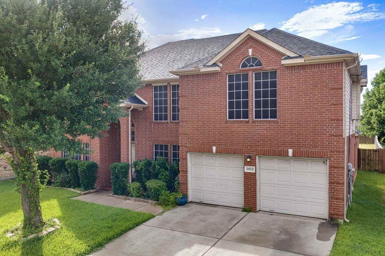 5912 Saddleridge Ct - Photo 3 of 31
