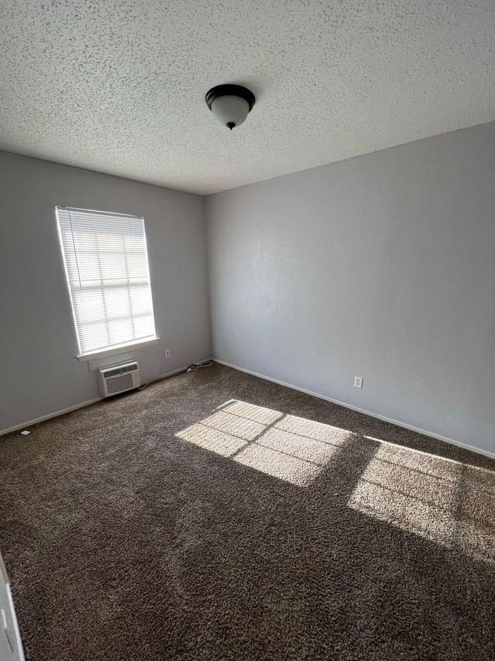 2410 N Willis St #167 - Photo 5 of 16