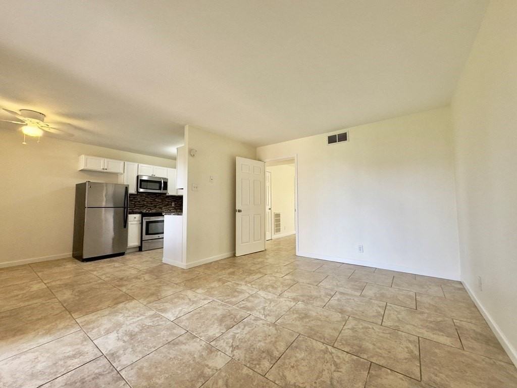 501 W Louisiana Ave #103 - Photo 3 of 11