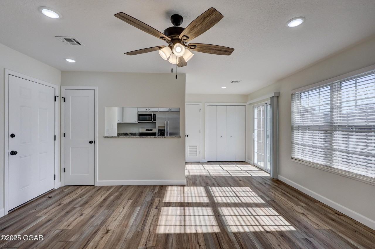 2907 S Jackson Ave - Photo 4 of 25