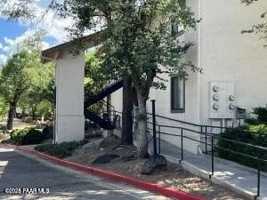 featured image of 333 W Aubrey St #A2