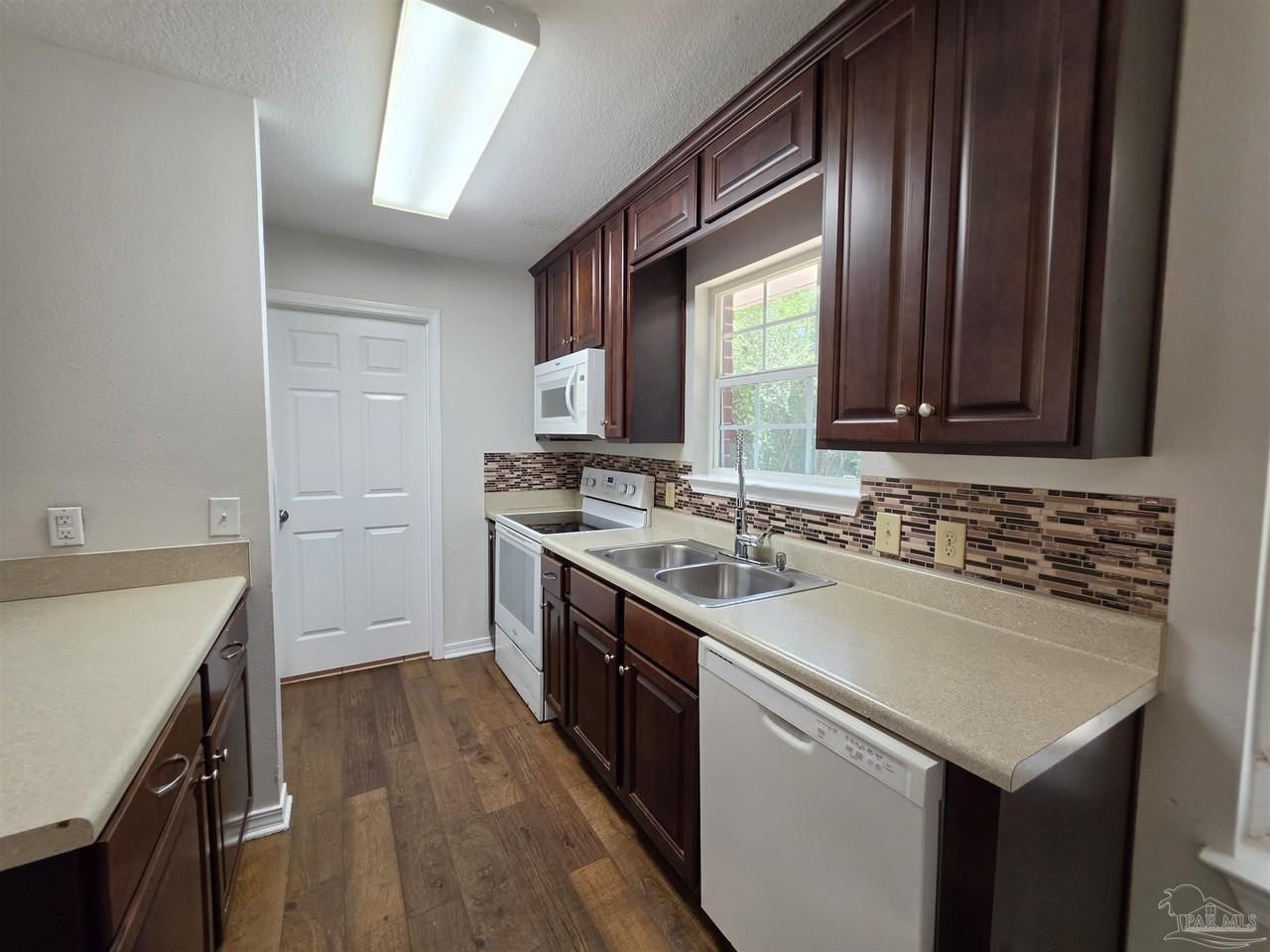 8510 Pond Ave - Photo 4 of 18