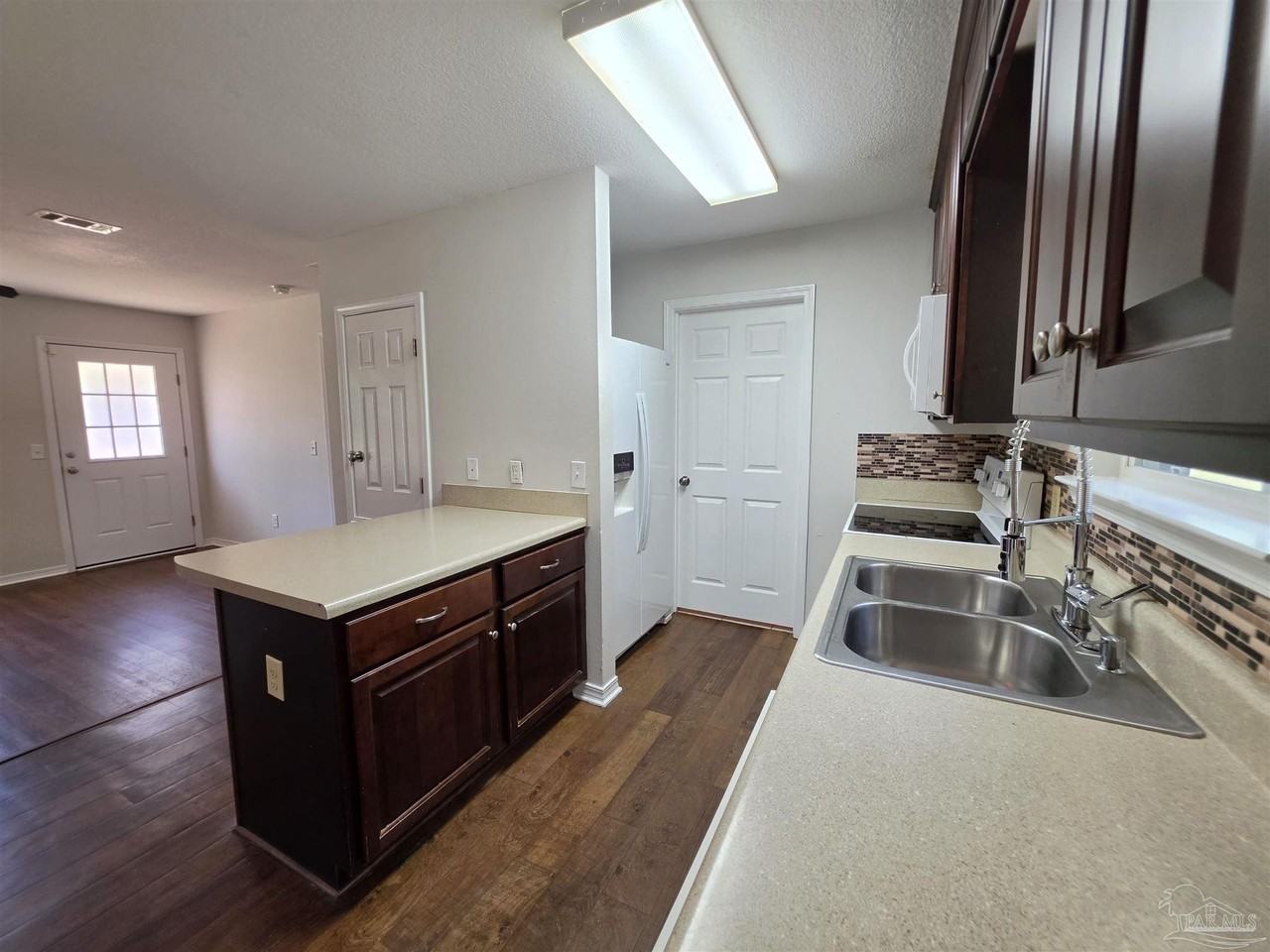 8510 Pond Ave - Photo 5 of 18