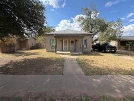 featured image of 702 W Kansas Ave