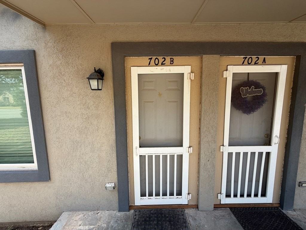 702 W Kansas Ave - Photo 2 of 18