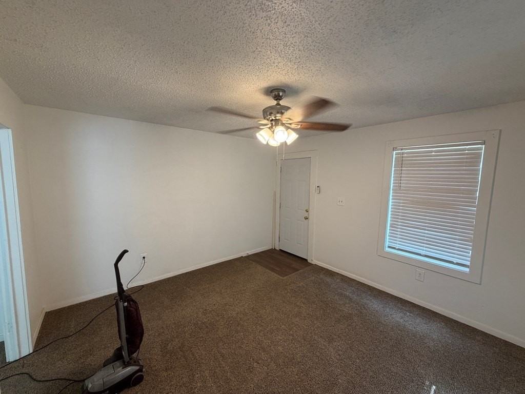 702 W Kansas Ave - Photo 5 of 18