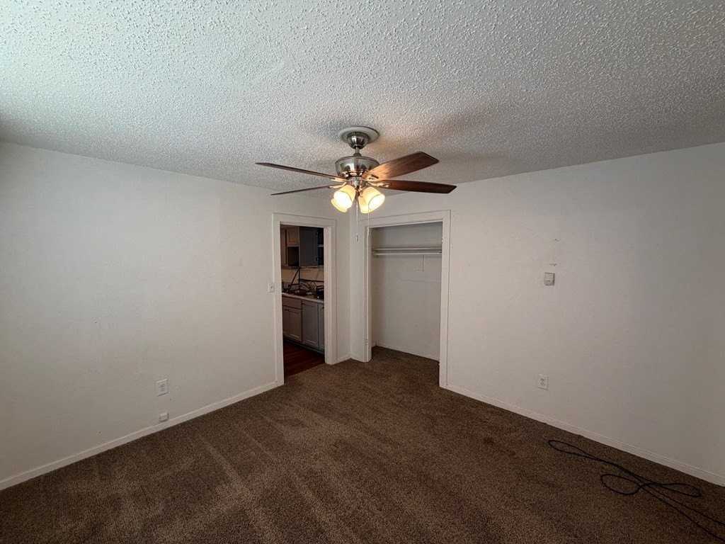 702 W Kansas Ave - Photo 7 of 18