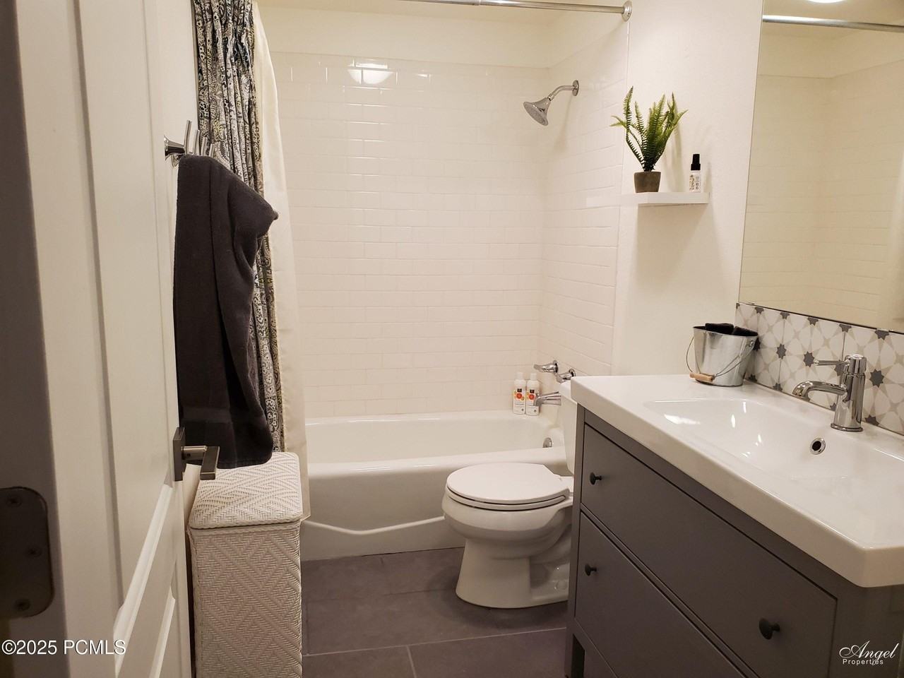 1530 Empire Ave #200 - Photo 5 of 13