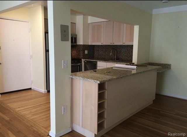 1261 Island Dr #102 - Photo 3 of 6