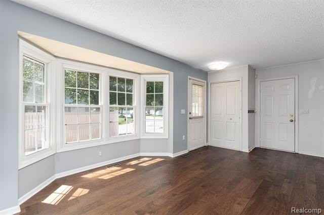 42253 Old Pond Cir - Photo 2 of 32