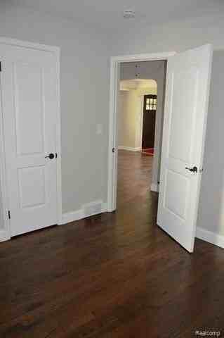 2111 Rochester Rd - Photo 5 of 19