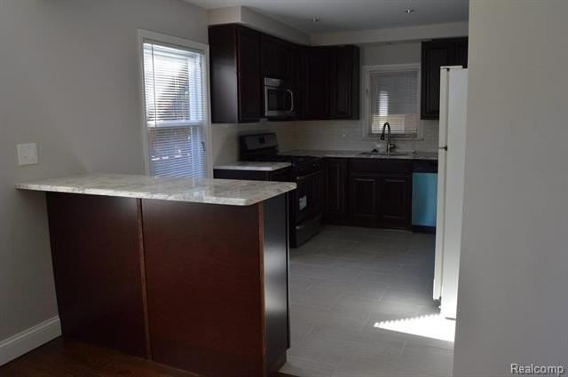 2111 Rochester Rd - Photo 7 of 19