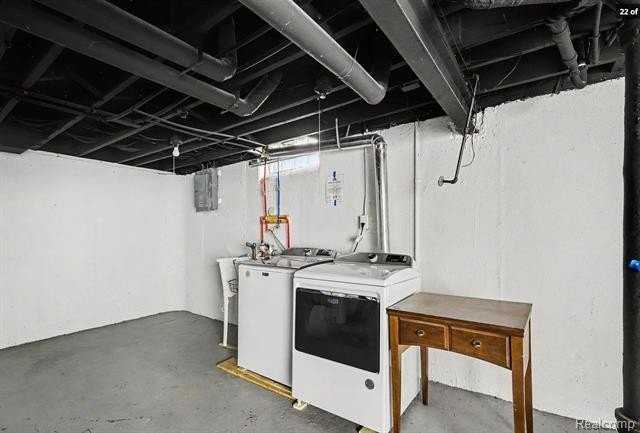 20201 Grandville Ave - Photo 3 of 12