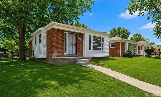 20201 Grandville Ave - Photo 4 of 12