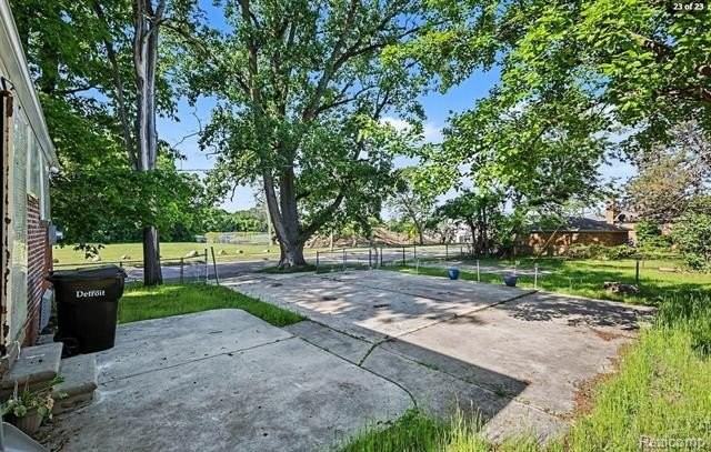 20201 Grandville Ave - Photo 7 of 12