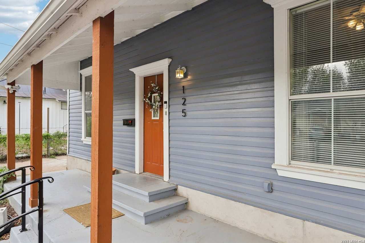 125 Stace - Photo 3 of 42