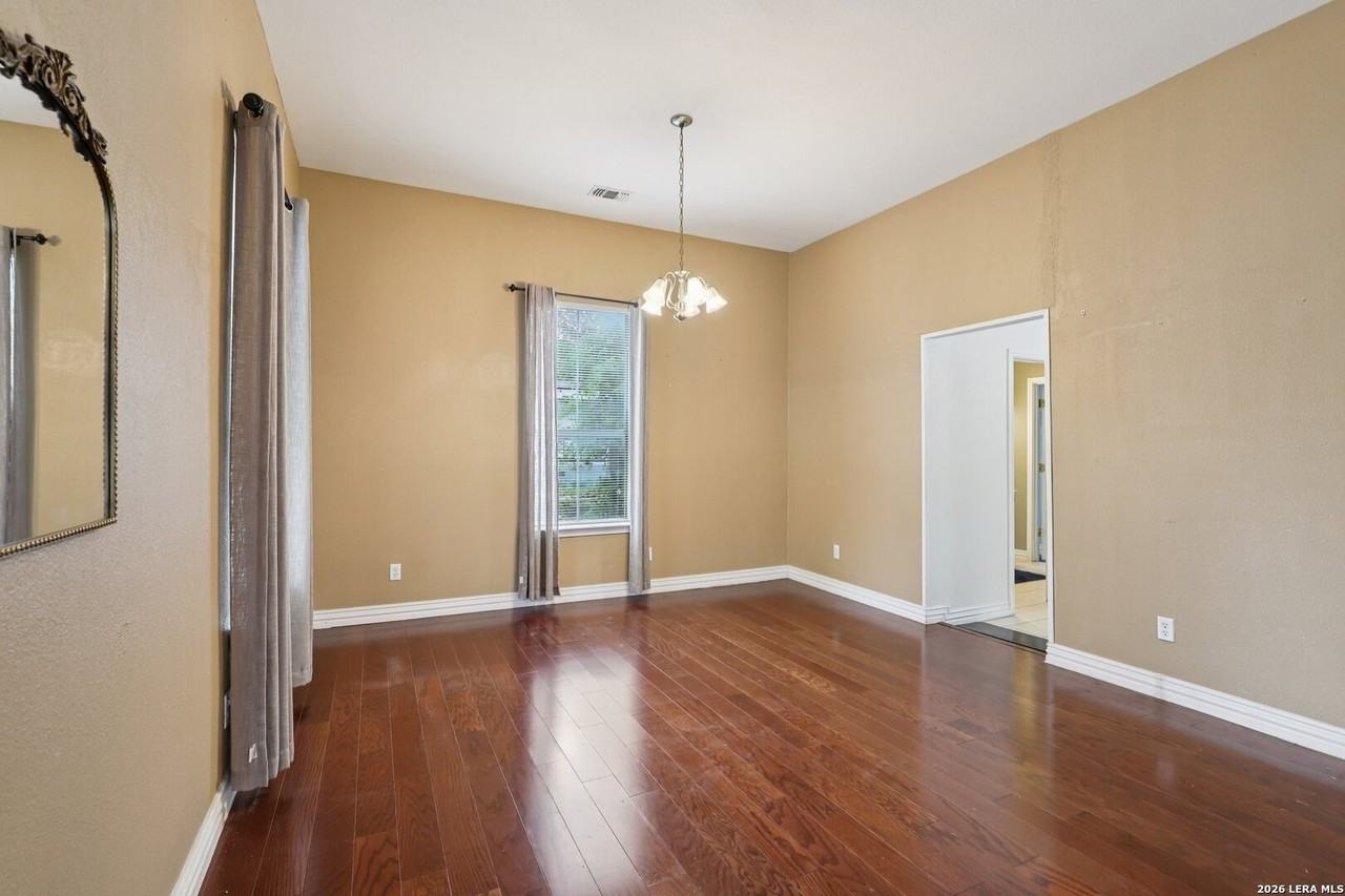 125 Stace - Photo 7 of 42