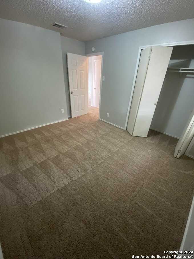 8904 Meadow Trace St - Photo 4 of 11